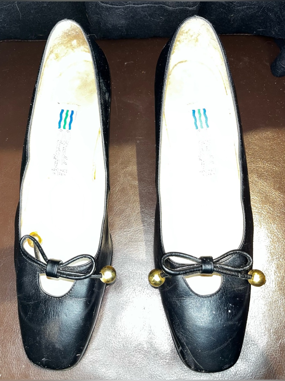 Black Leather Pumps with Bow & Gold Ball Accent size 7 - Picture 5 of 6